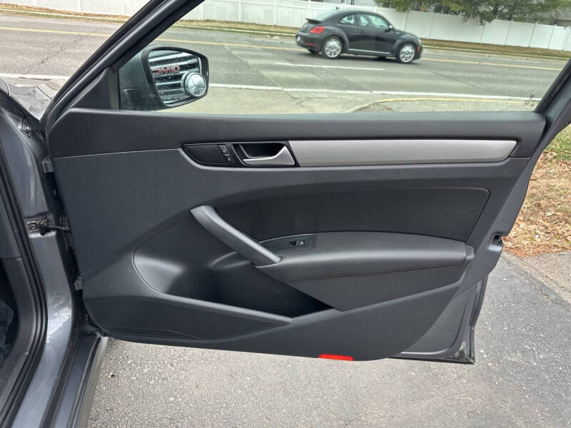 2014 Volkswagen Passat 1.8T Wolfsburg Edition PZEV