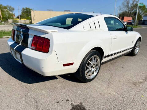 2007 Ford Mustang V6 Deluxe