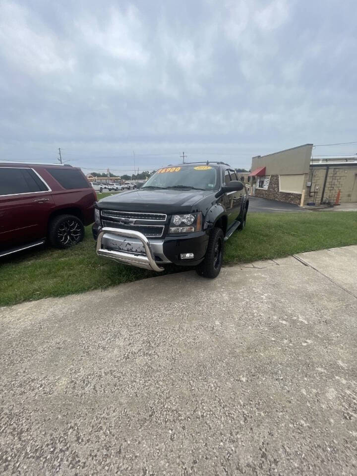 2013 Chevrolet Avalanche for sale at Dixon Auto Sales in Pea Ridge, AR