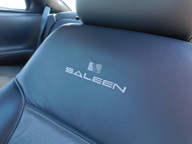 2004 Ford Mustang GT Deluxe