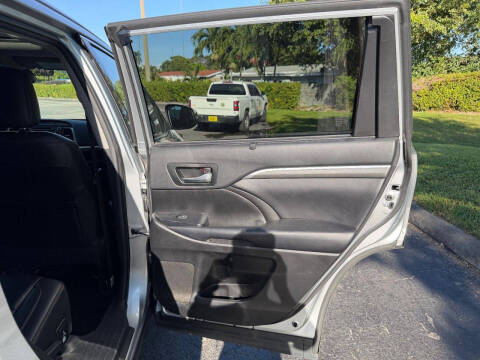 2019 Toyota Highlander SE