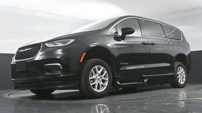 2024 Chrysler Pacifica Touring