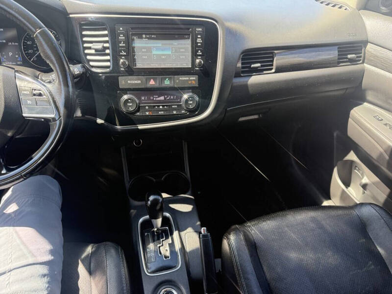 2016 Mitsubishi Outlander SE