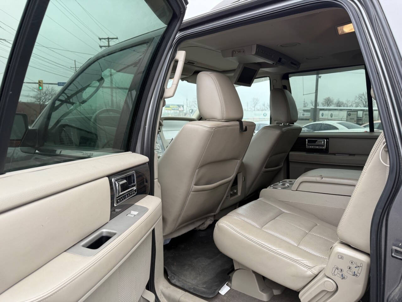 2010 Lincoln Navigator L for sale at AVS AUTO GROUP LLC in CLEVELAND, OH