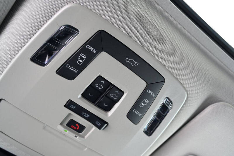 2025 Toyota Sienna XLE 8-Passenger