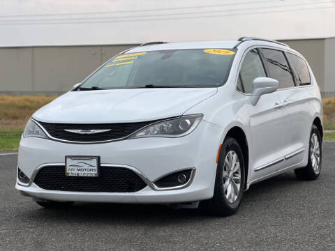 2017 Chrysler Pacifica Touring-L Plus