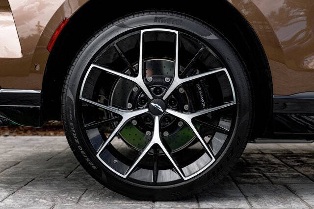 2025 Aston Martin DBX 707