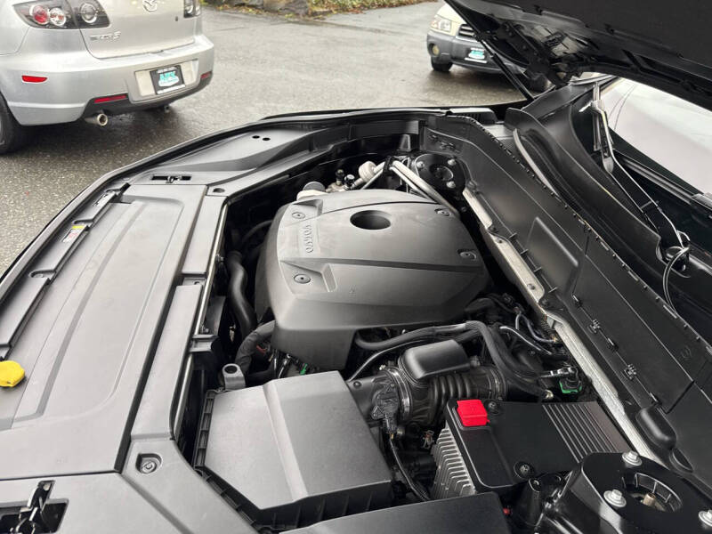 2016 Volvo XC90 T6 Momentum