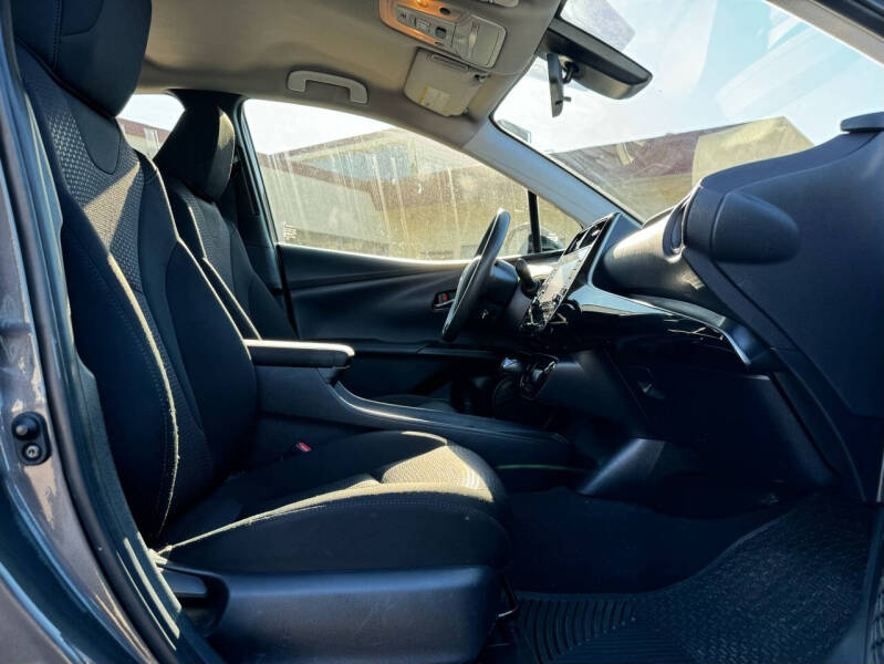 2021 Toyota Prius LE