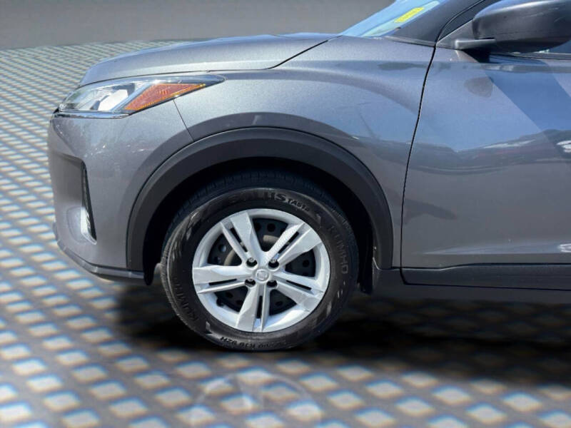 2023 Nissan Kicks S