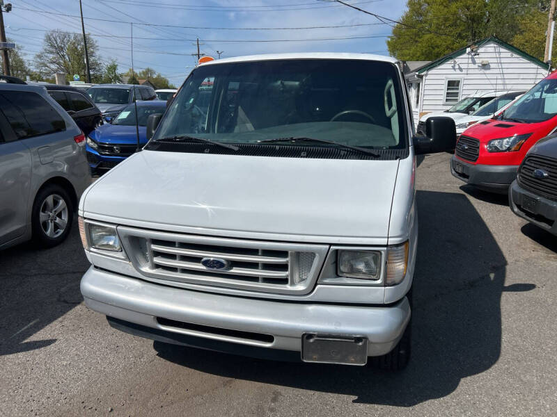 2003 Ford E-Series E-150 Base