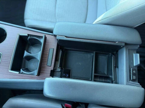 2022 Toyota Sienna LE 8-Passenger