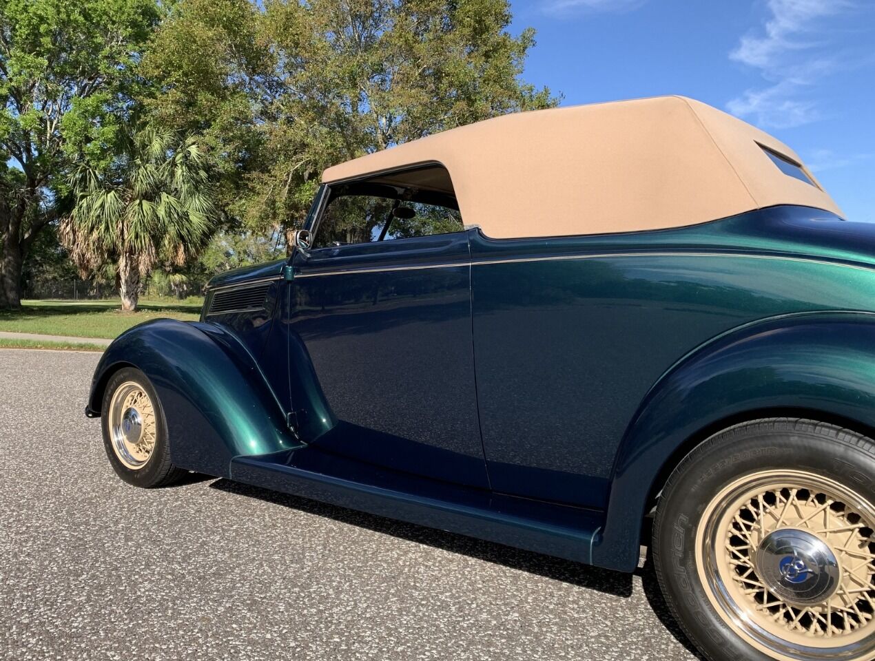 1937 Ford Cabriolet 20