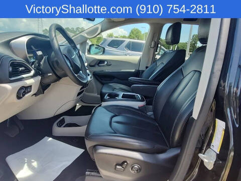 2024 Chrysler Pacifica Plug-In Hybrid Select