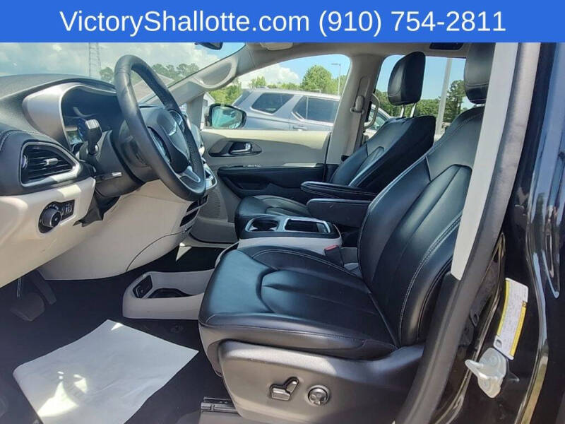 2024 Chrysler Pacifica Plug-In Hybrid Select
