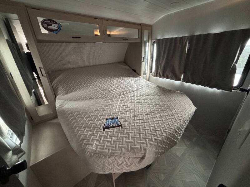 2024 Forest River SALEM 29VBUDX