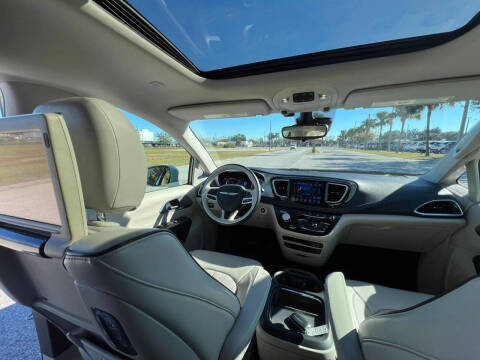 2017 Chrysler Pacifica Hybrid Platinum