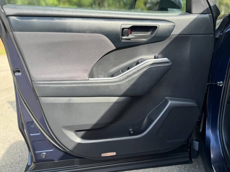 2021 Toyota Highlander LE