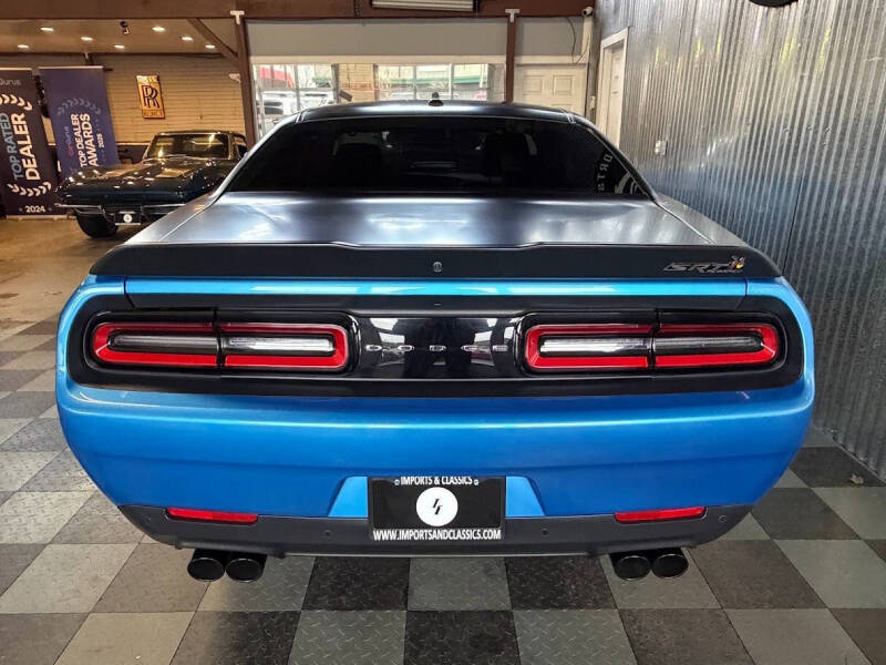 2016 Dodge Challenger 392 HEMI Scat Pack Shaker