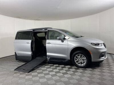 2022 Chrysler Pacifica for sale at AMS Vans in Tucker GA