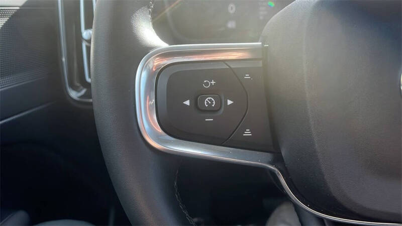 2025 Volvo XC40 B5 Plus Bright Theme