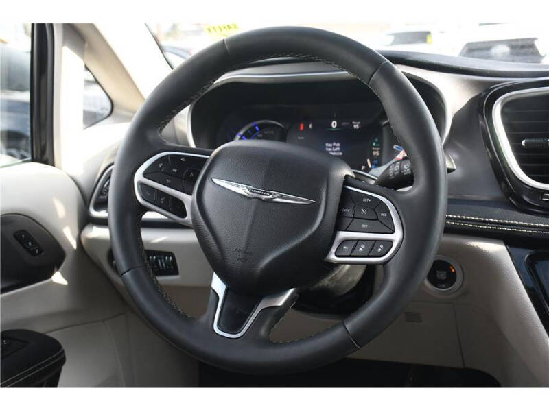 2024 Chrysler Pacifica Plug-In Hybrid Select