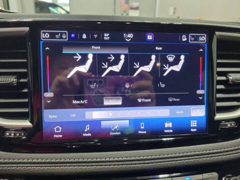 2027 Chrysler Pacifica Select