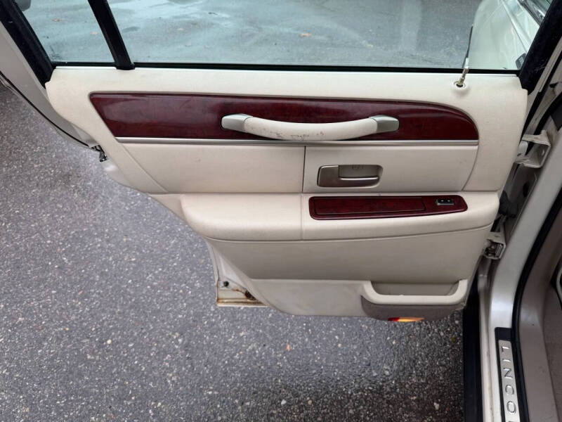 2003 Lincoln Town Car Cartier