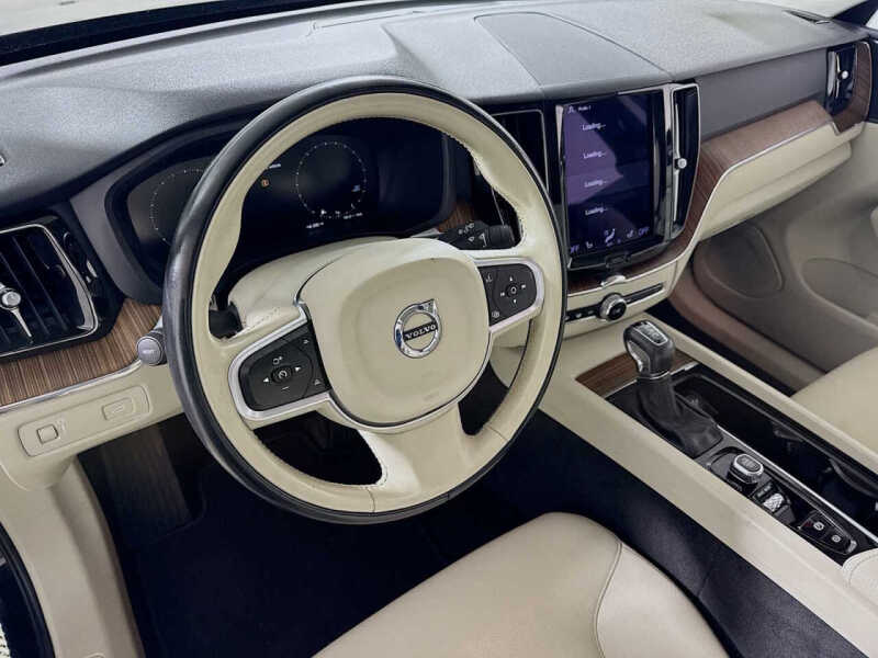 2021 Volvo XC60 T6 Momentum