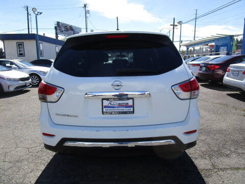 2016 Nissan Pathfinder S