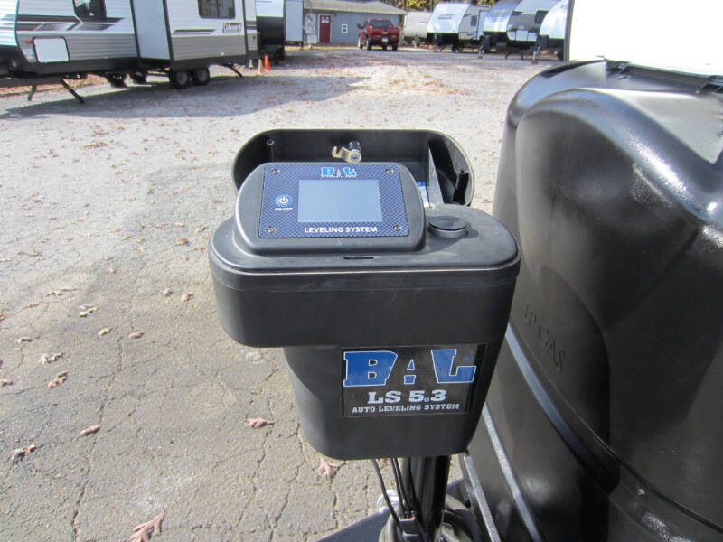 2019 Winnebago MInnie Plus Series 29DDBH