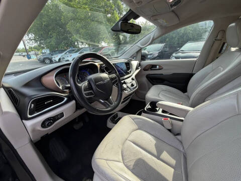 2017 Chrysler Pacifica Touring-L Plus
