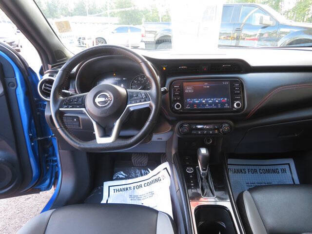 2023 Nissan Kicks SR