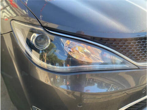 2017 Chrysler Pacifica Touring-L Plus