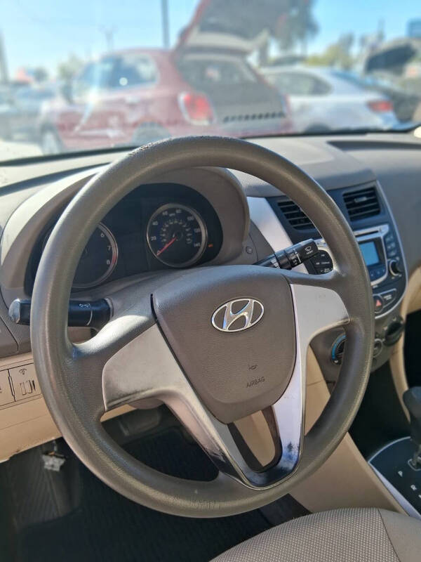 2012 Hyundai Accent GLS