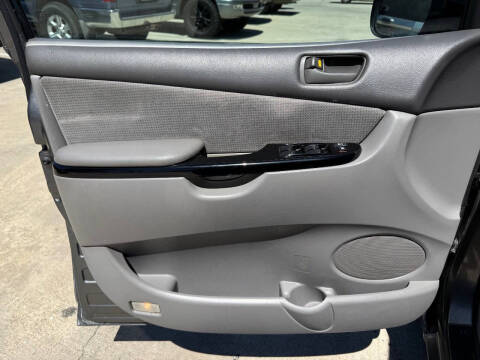 2005 Toyota Sienna LE 7 Passenger