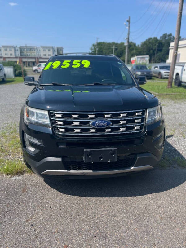 2017 Ford Explorer XLT photo 3