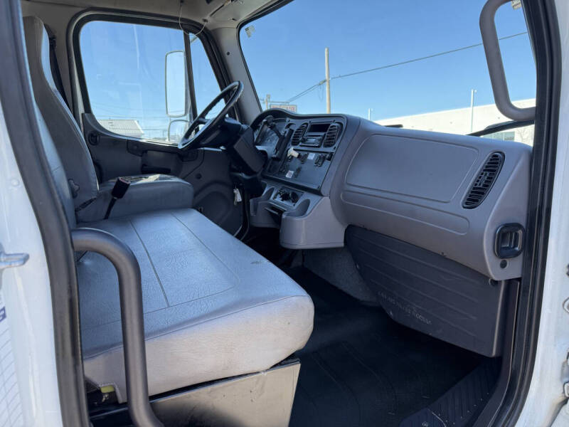 2013 Freightliner M2 106
