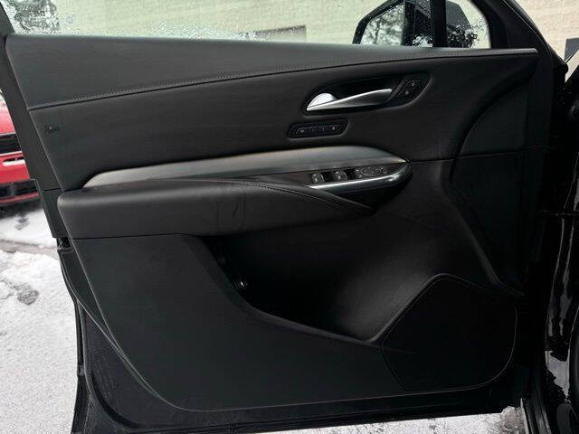 2023 Cadillac XT4 Premium Luxury