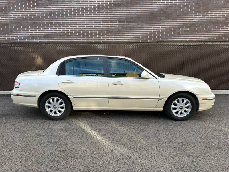 2005 Kia Amanti for sale at BITTON'S AUTO SALES in Ogden UT