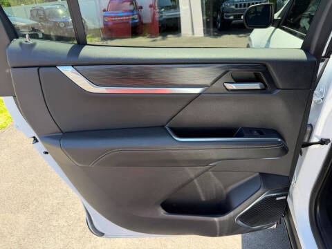 2024 GMC Acadia Elevation