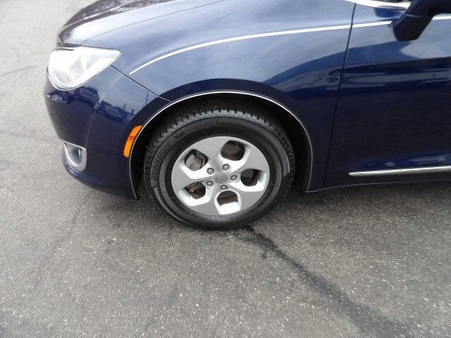 2017 Chrysler Pacifica Touring-L Plus