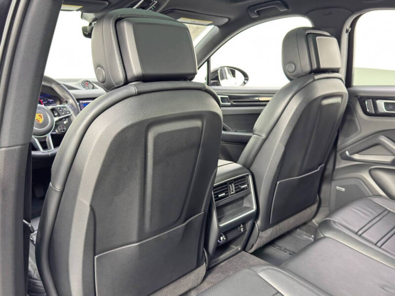 2022 Porsche Cayenne Coupe Platinum Edition