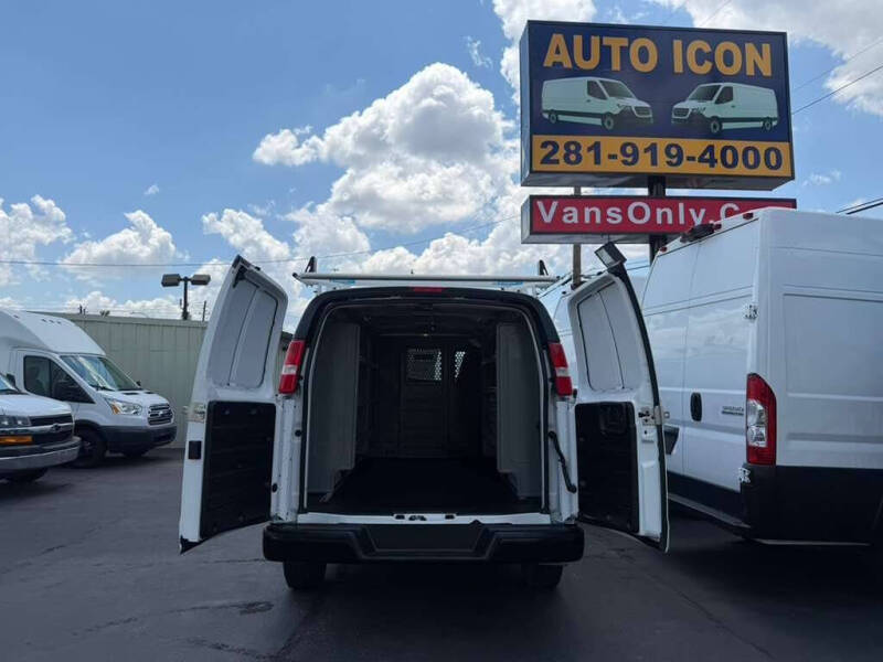 2023 Chevrolet Express 2500