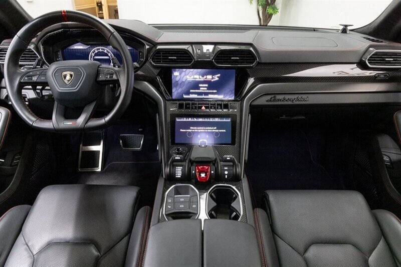 2023 Lamborghini Urus S