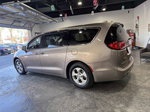 2018 Chrysler Pacifica Hybrid Touring Plus