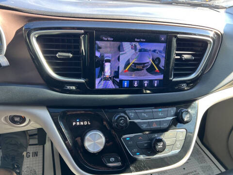 2017 Chrysler Pacifica Touring-L Plus