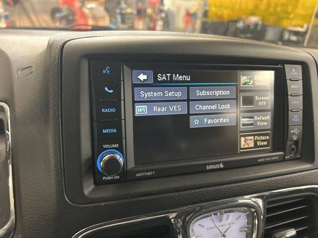 2016 Chrysler Town and Country Touring