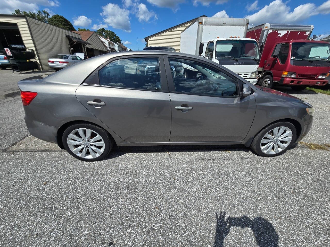 2010 Kia Forte for sale at QUEENSGATE AUTO SALES in York, PA