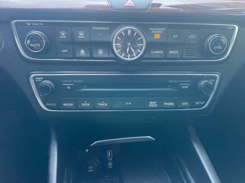 2017 Kia Cadenza Technology